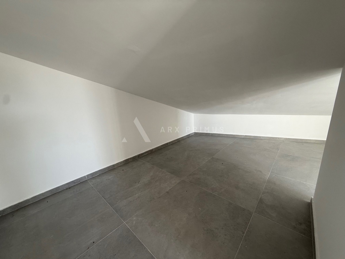 Veliki prostrani stan u Zambratiji, Umag