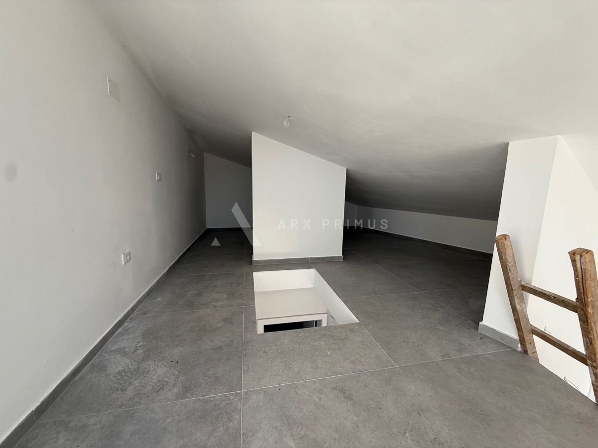 Veliki prostrani stan u Zambratiji, Umag