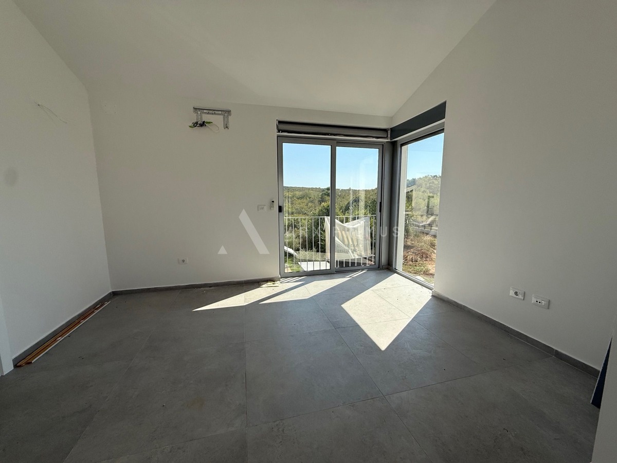 Veliki prostrani stan u Zambratiji, Umag