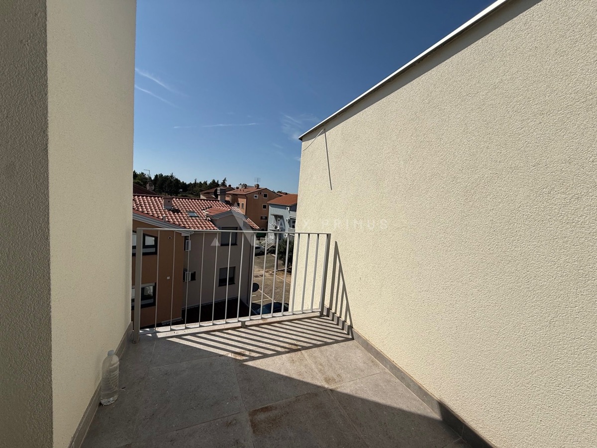 Veliki prostrani stan u Zambratiji, Umag