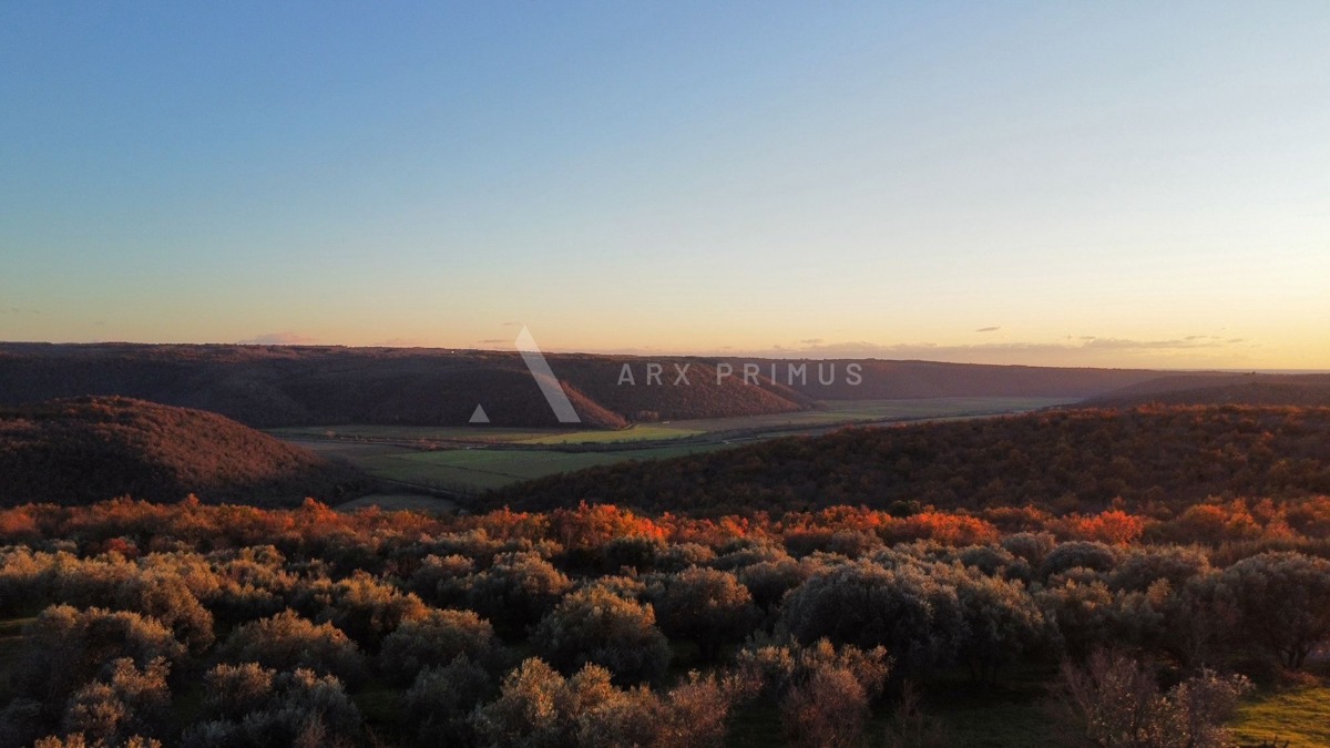 Građevinsko zemljište sa prekrasnim otvorenim pogledom