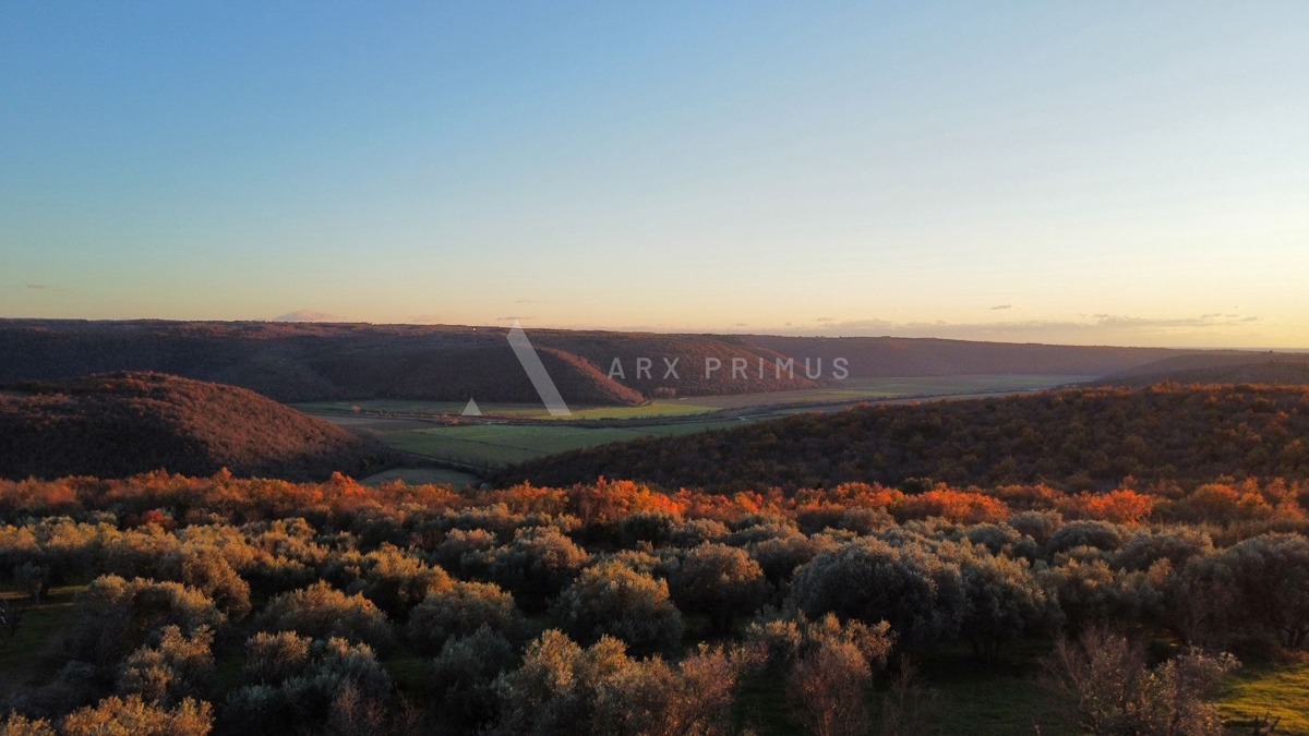 Građevinsko zemljište sa prekrasnim otvorenim pogledom