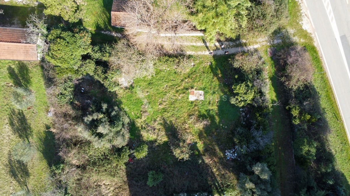 Građevinsko zemljište sa dozvolom za 3 kuće, Umag okolica