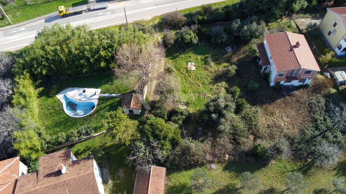 Građevinsko zemljište sa dozvolom za 3 kuće, Umag okolica