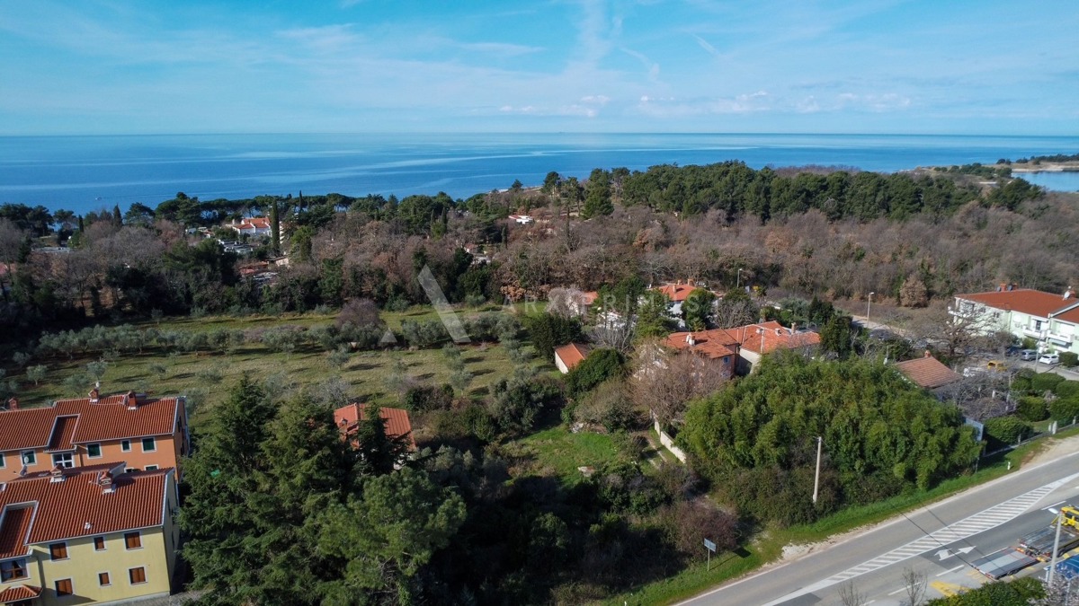 Građevinsko zemljište sa dozvolom za 3 kuće, Umag okolica