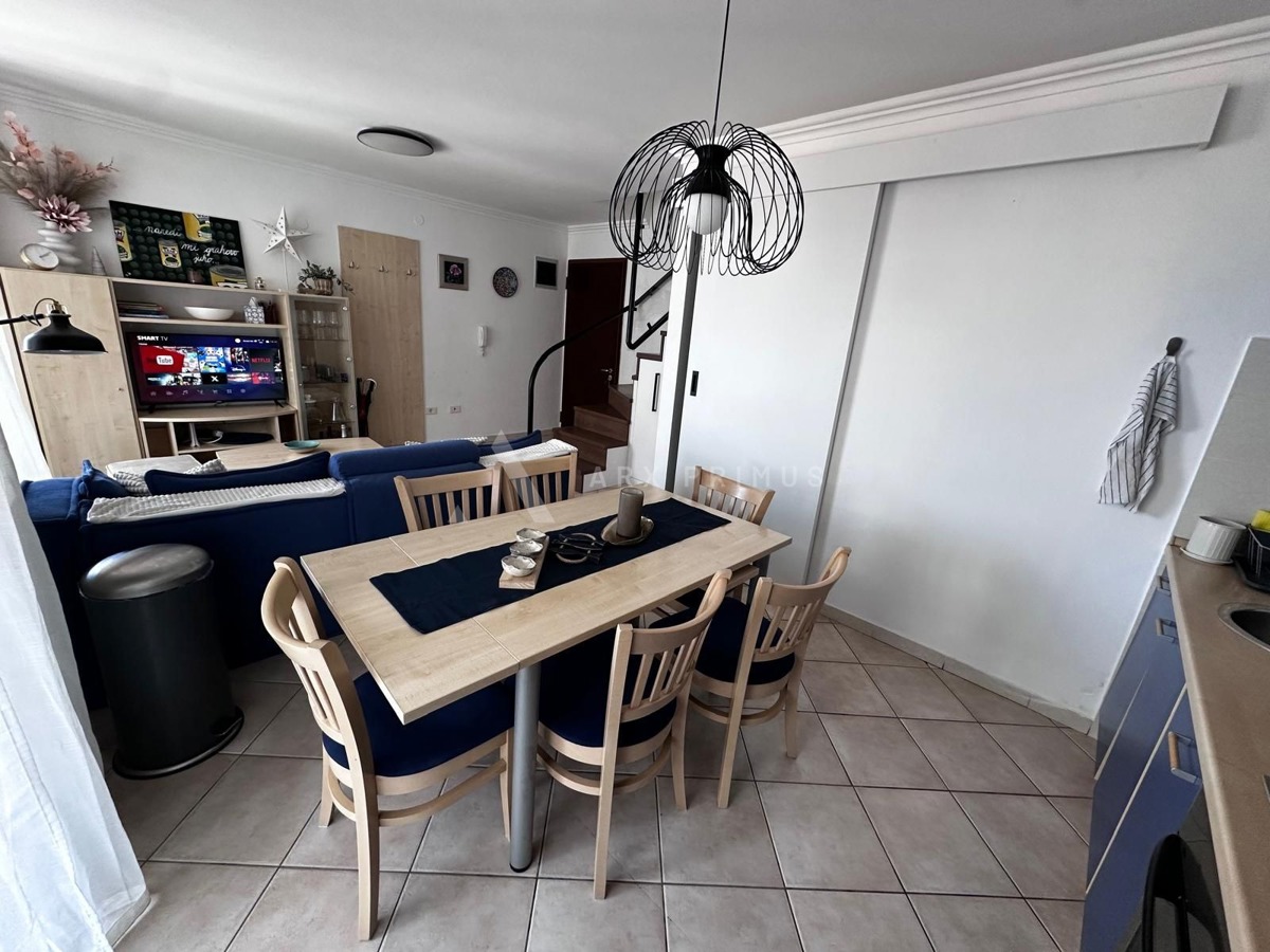 Stan na Crvenom vrhu s pogledom na more