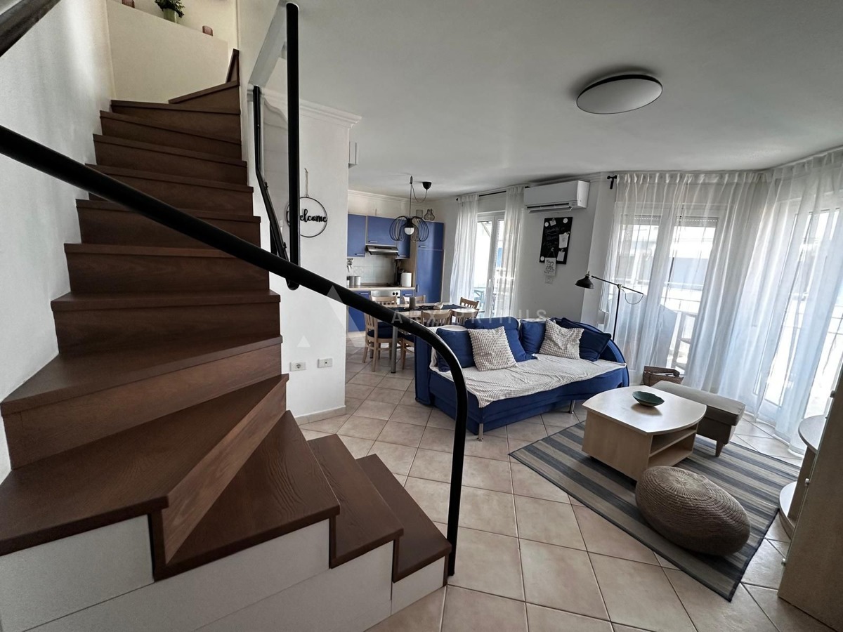 Stan na Crvenom vrhu s pogledom na more