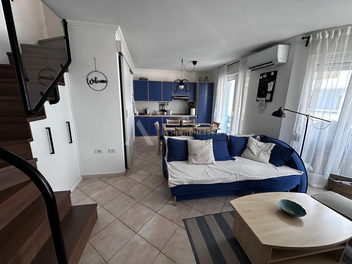 Stan na Crvenom vrhu s pogledom na more