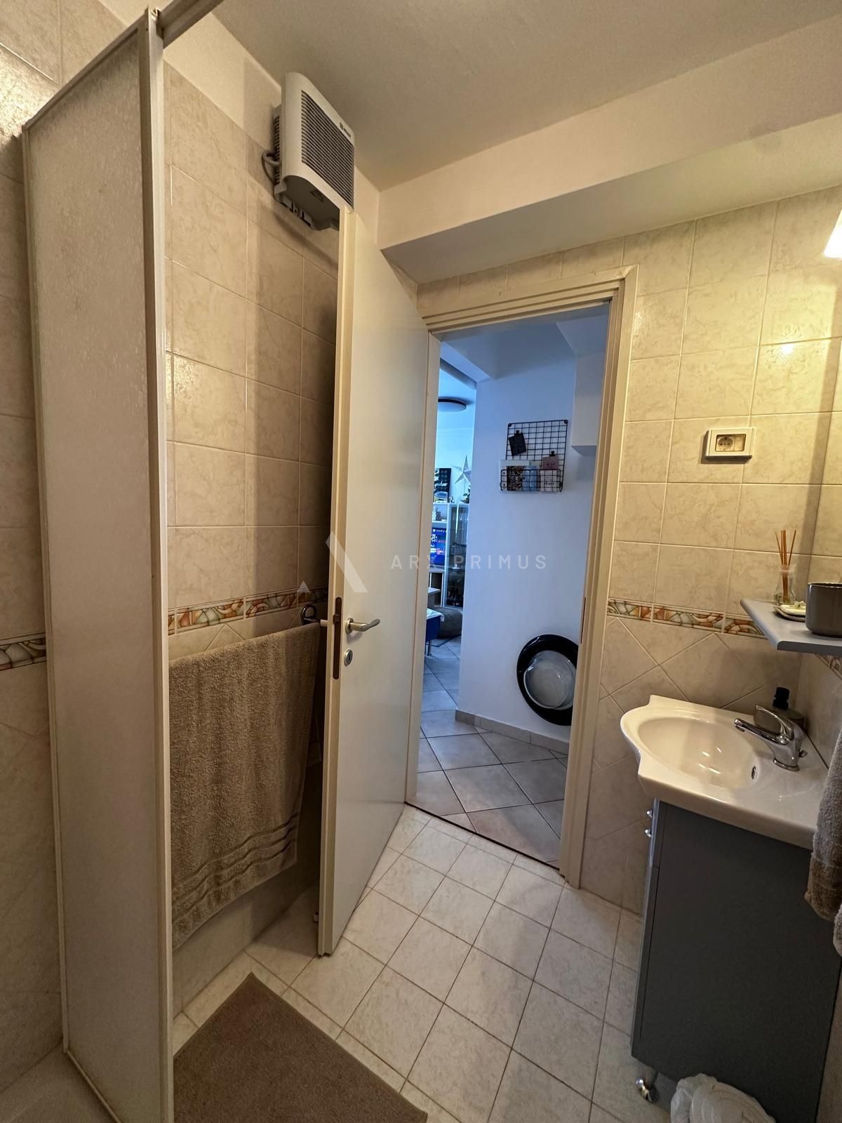 Stan na Crvenom vrhu s pogledom na more