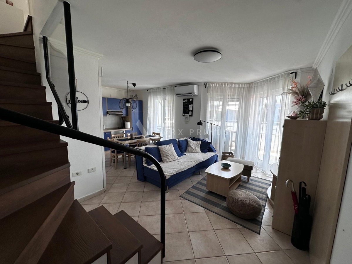 Stan na Crvenom vrhu s pogledom na more