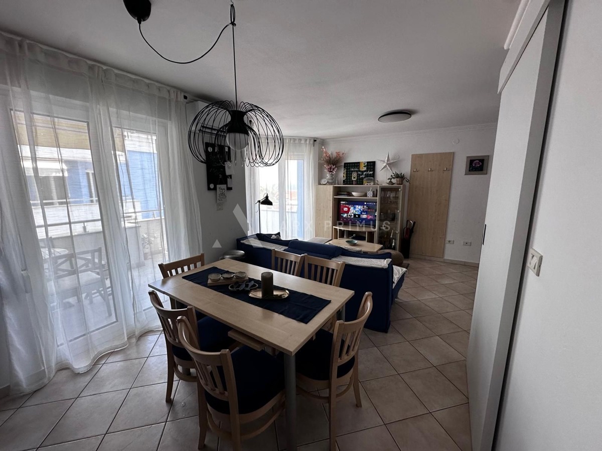 Stan na Crvenom vrhu s pogledom na more