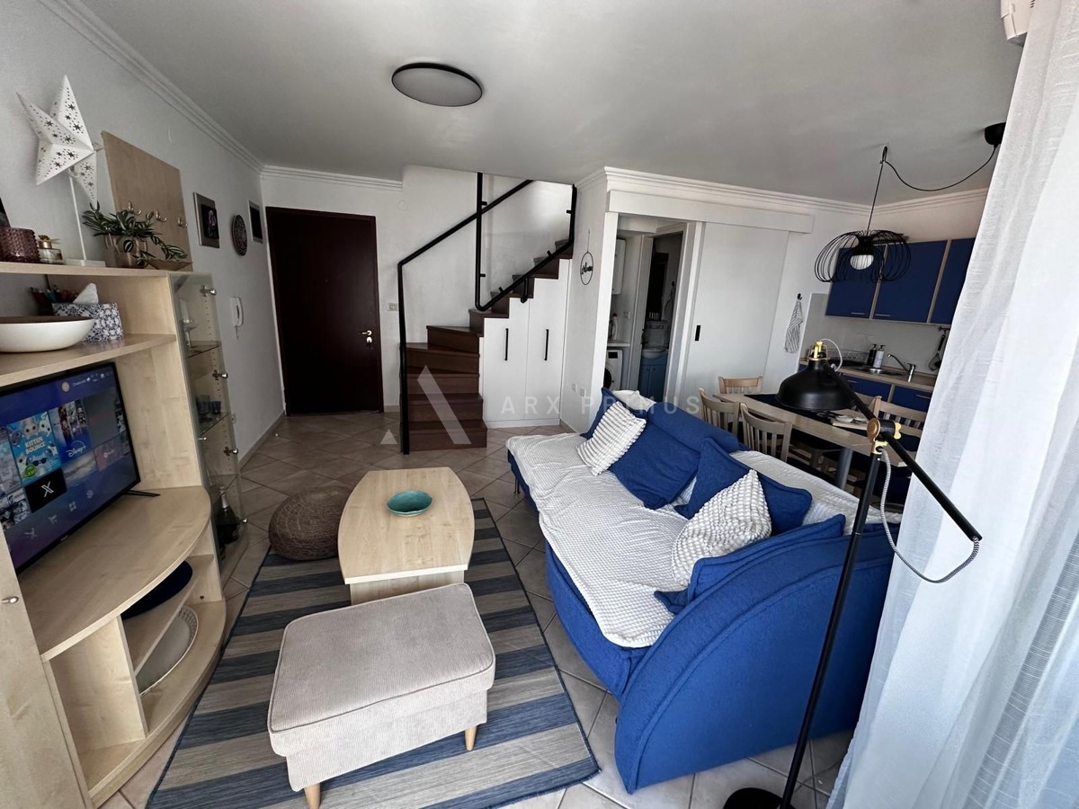 Stan na Crvenom vrhu s pogledom na more