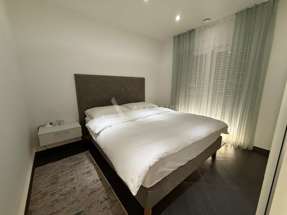 Vrhunska kamena vila s bazenom, okolica Umaga