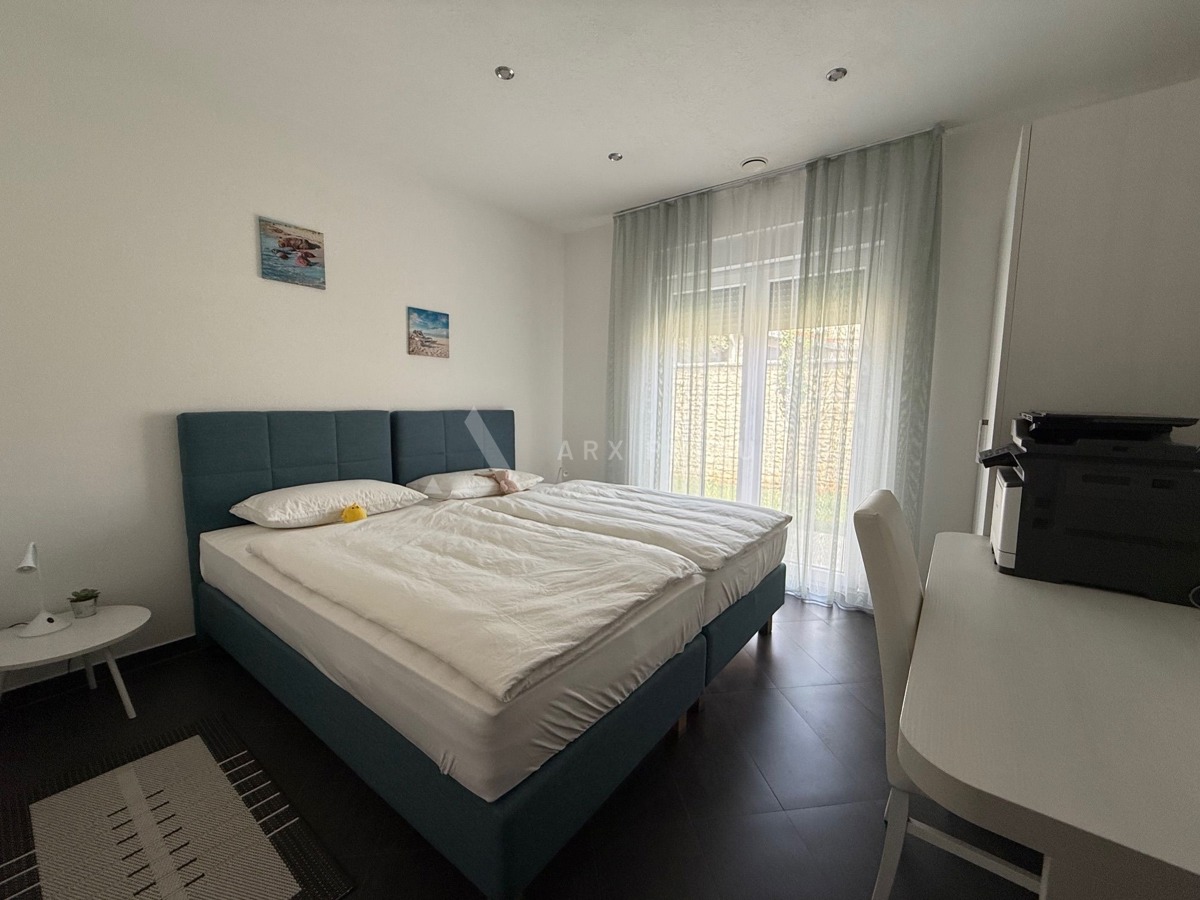 Vrhunska kamena vila s bazenom, okolica Umaga