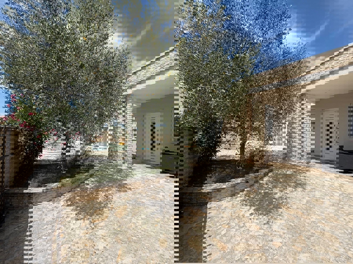 Villa in pietra di alta qualità con piscina, zona Umago
