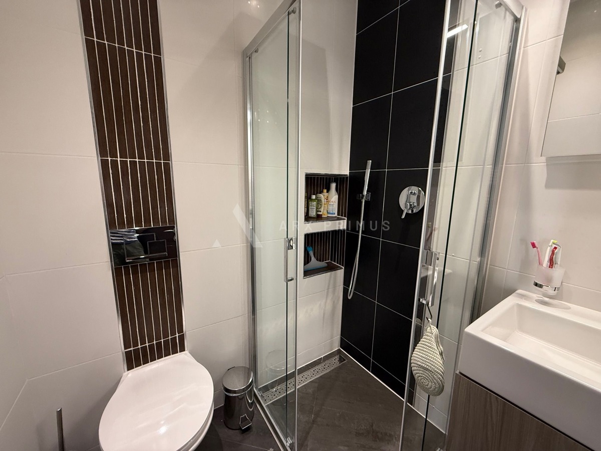 Vrhunska kamena vila s bazenom, okolica Umaga