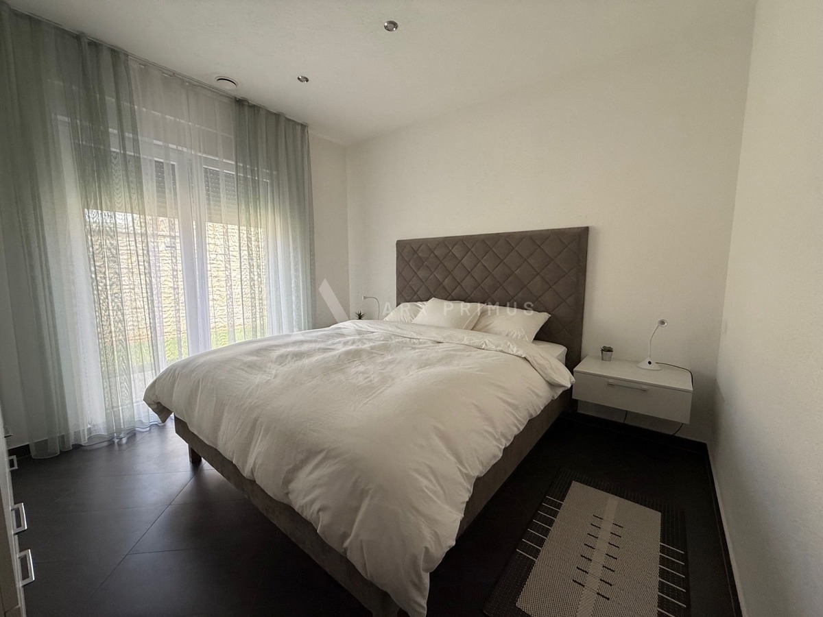 Vrhunska kamena vila s bazenom, okolica Umaga