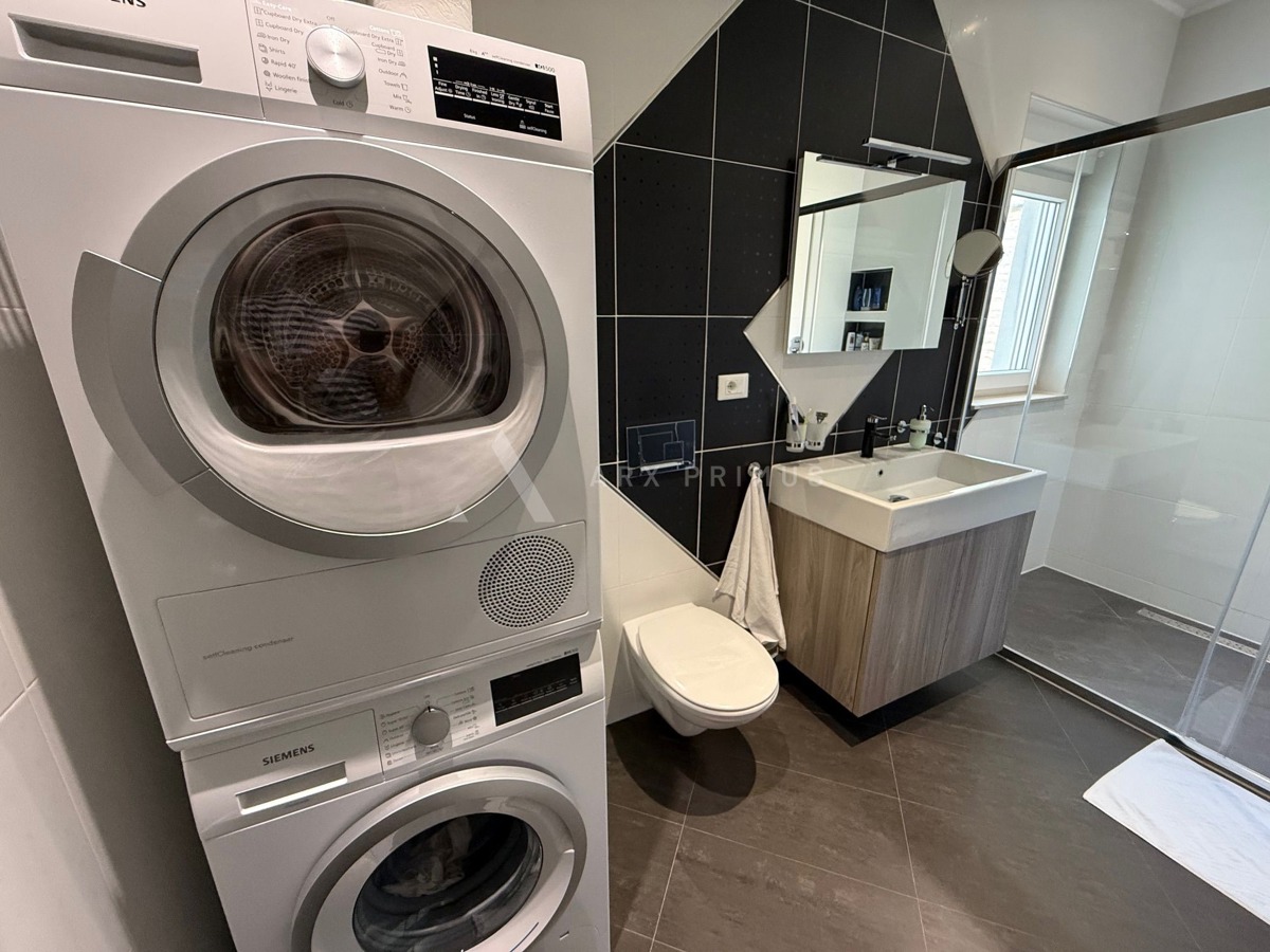 Vrhunska kamena vila s bazenom, okolica Umaga