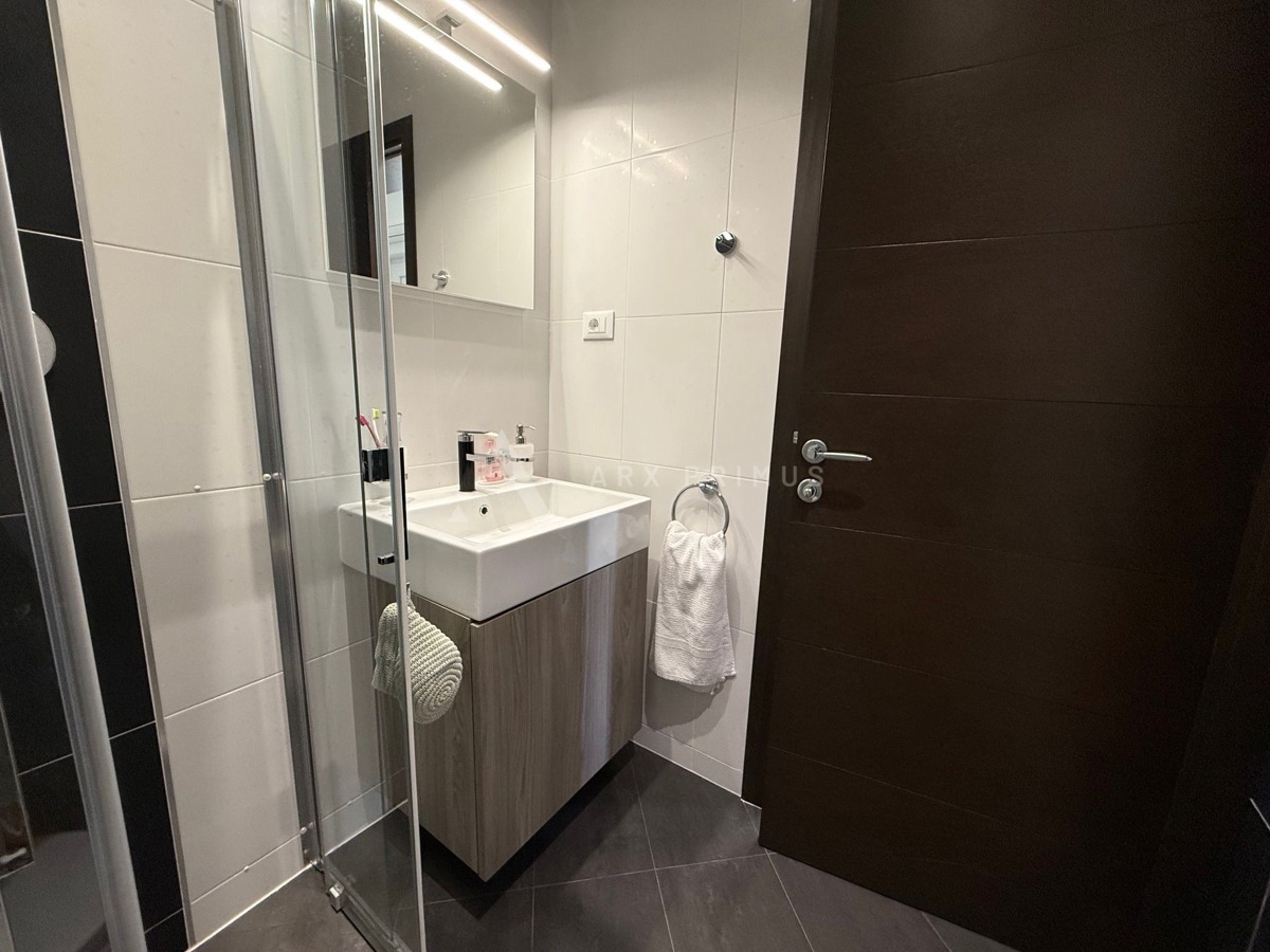 Vrhunska kamena vila s bazenom, okolica Umaga