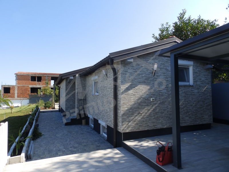 Casa al piano terra con vista mare a Gadari