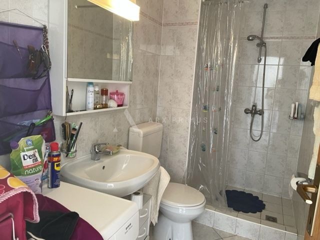 Stan na dobroj lokaciji u blizini mora, Zambratija