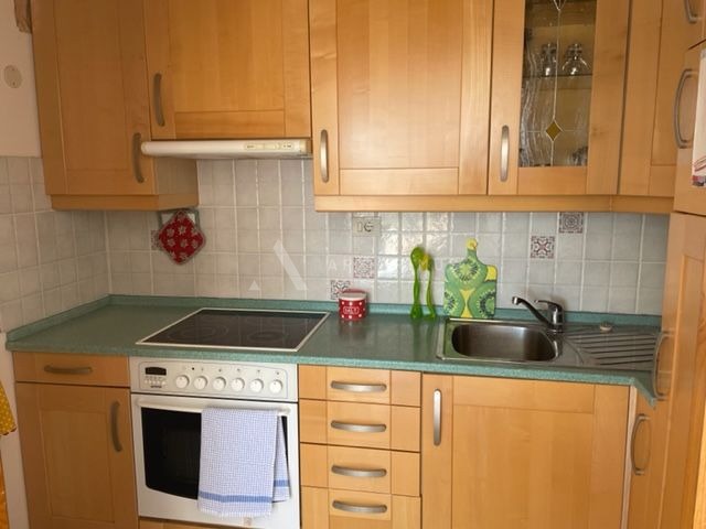 Stan na dobroj lokaciji u blizini mora, Zambratija