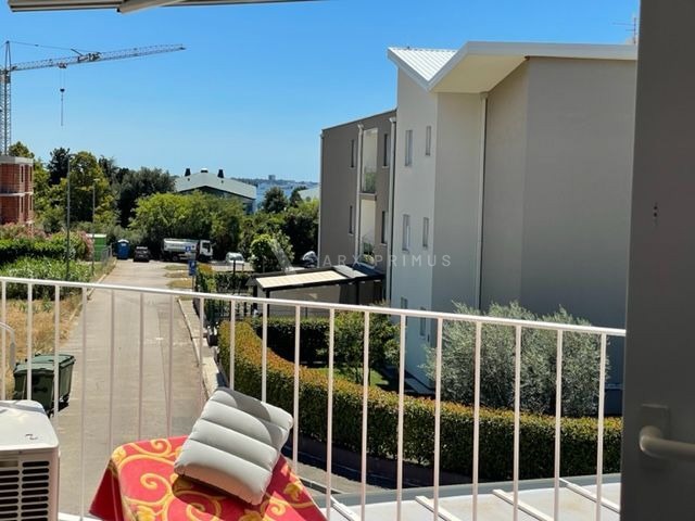 Stan na dobroj lokaciji u blizini mora, Zambratija