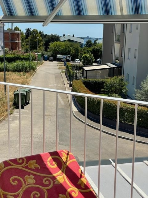 Stan na dobroj lokaciji u blizini mora, Zambratija