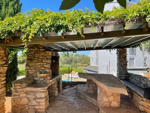 Stan na dobroj lokaciji u blizini mora, Zambratija