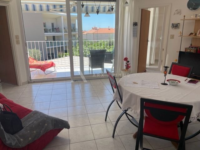 Stan na dobroj lokaciji u blizini mora, Zambratija