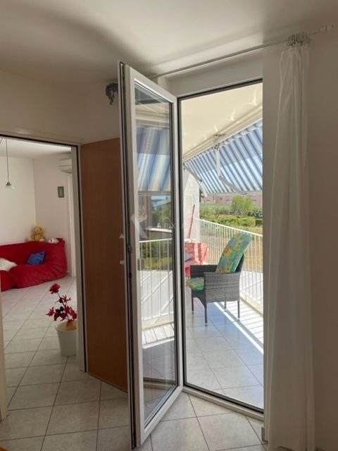 Stan na dobroj lokaciji u blizini mora, Zambratija