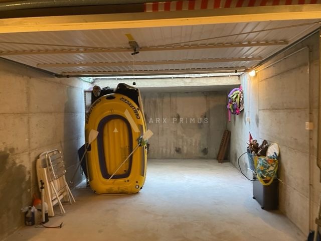 Stan na dobroj lokaciji u blizini mora, Zambratija