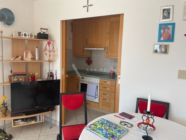 Stan na dobroj lokaciji u blizini mora, Zambratija