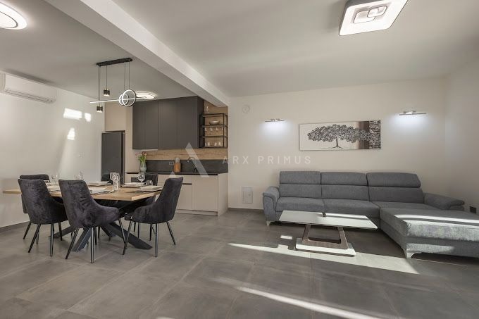 Vila visoke kvalitete na prekrasnoj poziciji, Umag