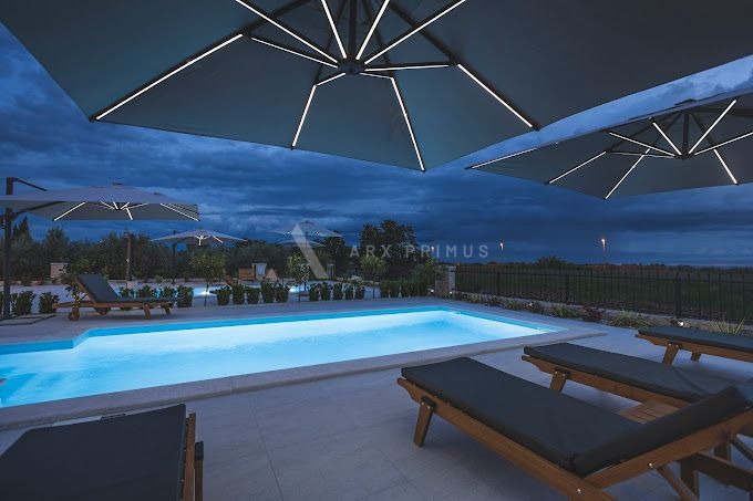 Vila visoke kvalitete na prekrasnoj poziciji, Umag