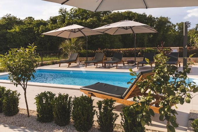 Vila visoke kvalitete na prekrasnoj poziciji, Umag