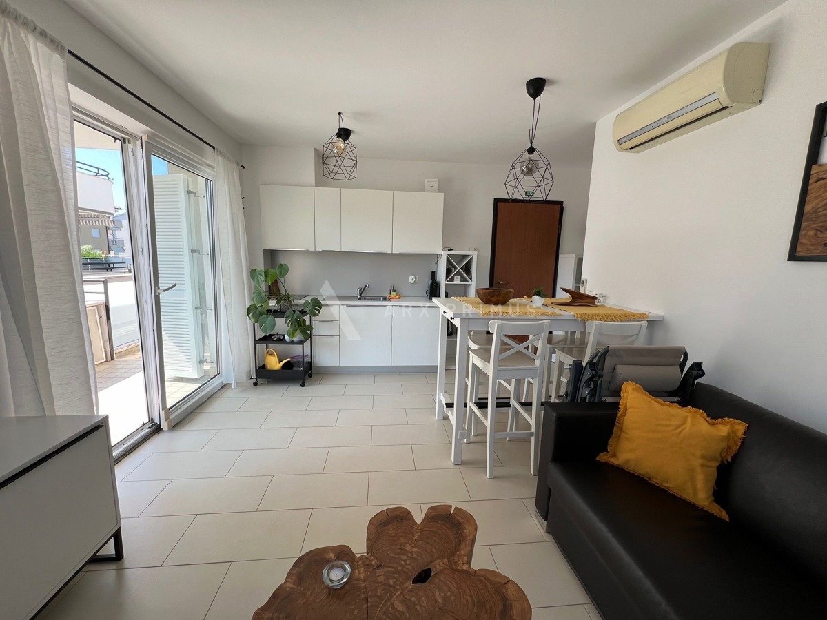 Stan s bazenom u blizini mora, Zambratija, Umag