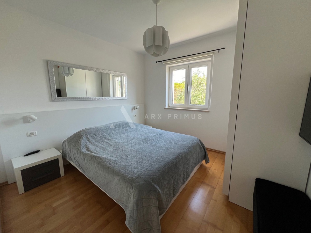 Stan s bazenom u blizini mora, Zambratija, Umag