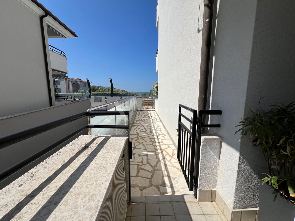 Stan s bazenom u blizini mora, Zambratija, Umag