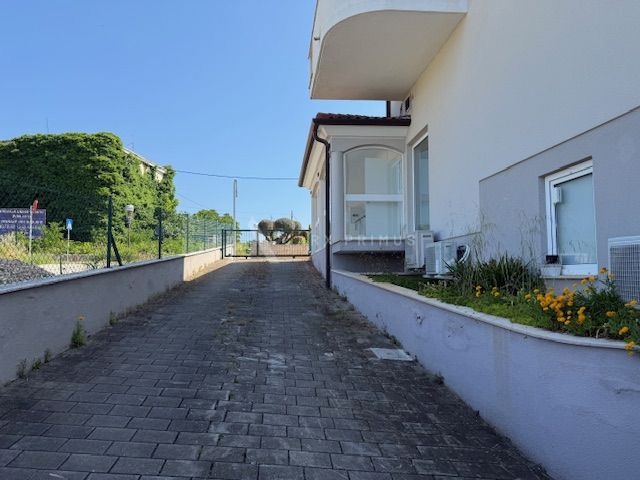 Stan s bazenom u blizini mora, Zambratija, Umag