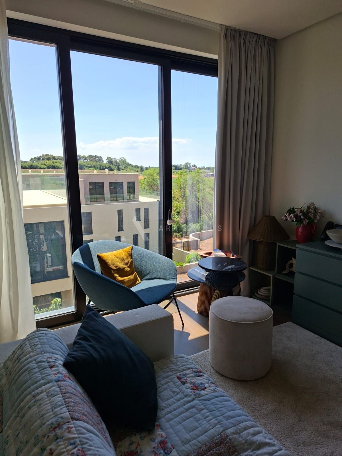 Luksuzni dvoetažni stan s krovnom terasom i pogledom na more