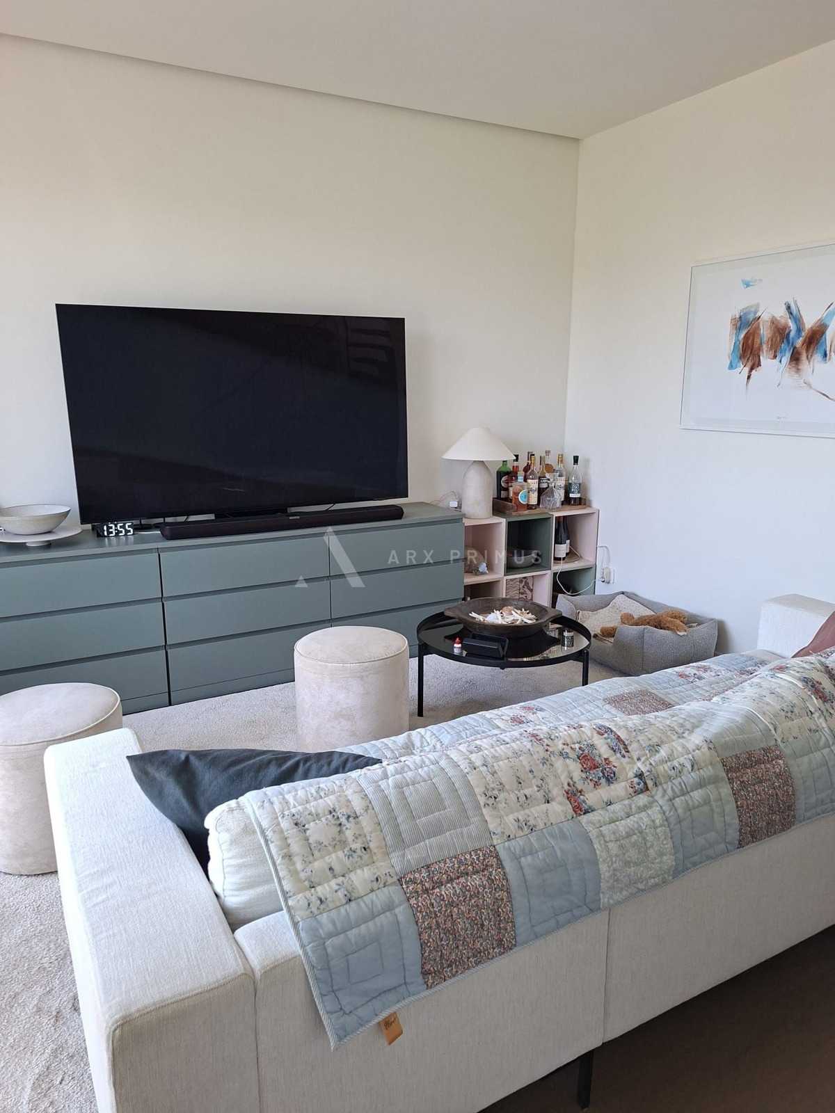 Luksuzni dvoetažni stan s krovnom terasom i pogledom na more