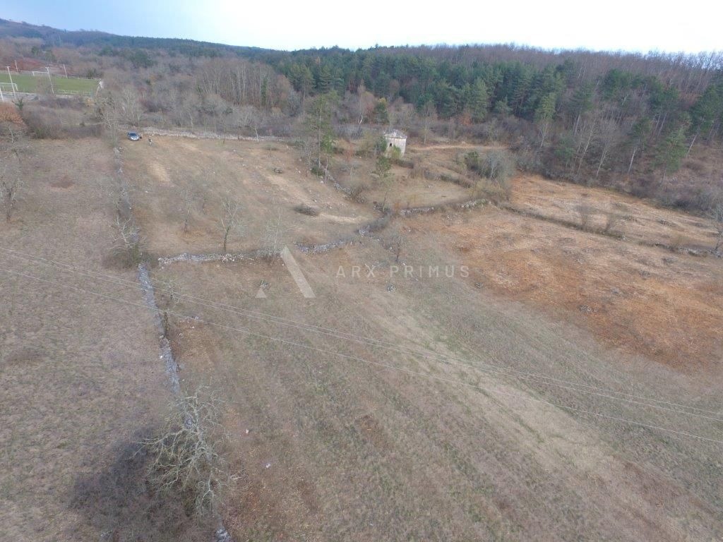 Građevinsko zemljište sa starom istarskom kućom, Marušići, Buje