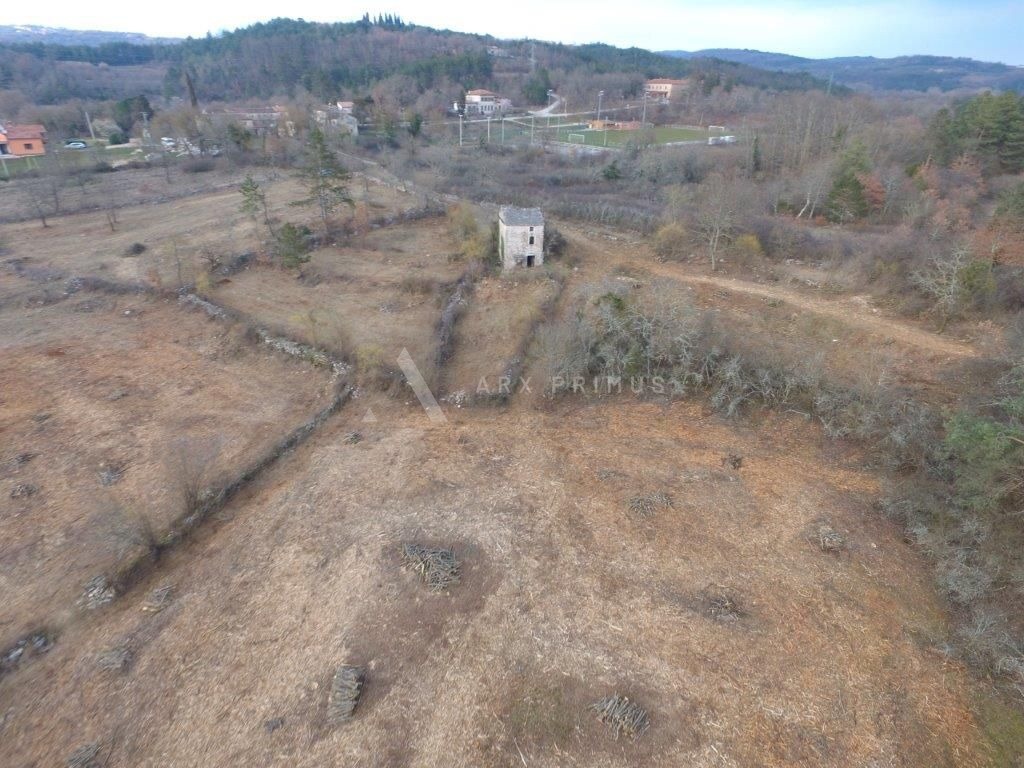 Građevinsko zemljište sa starom istarskom kućom, Marušići, Buje