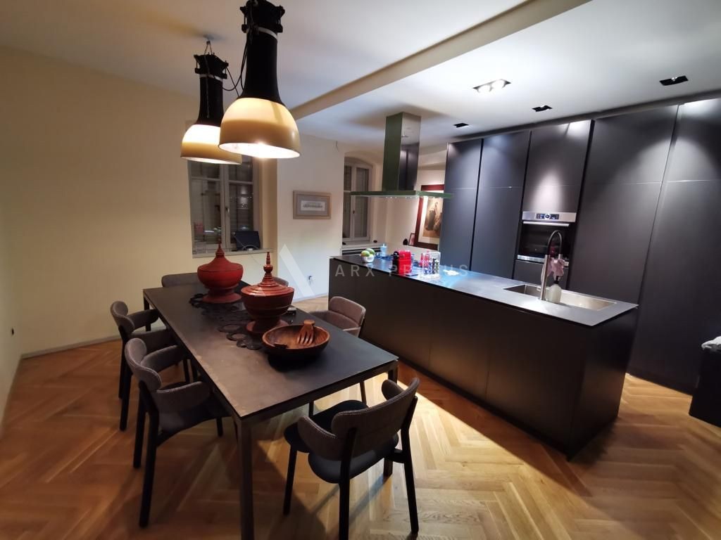 Jedinstven stan u centru Umaga s pogledom na more