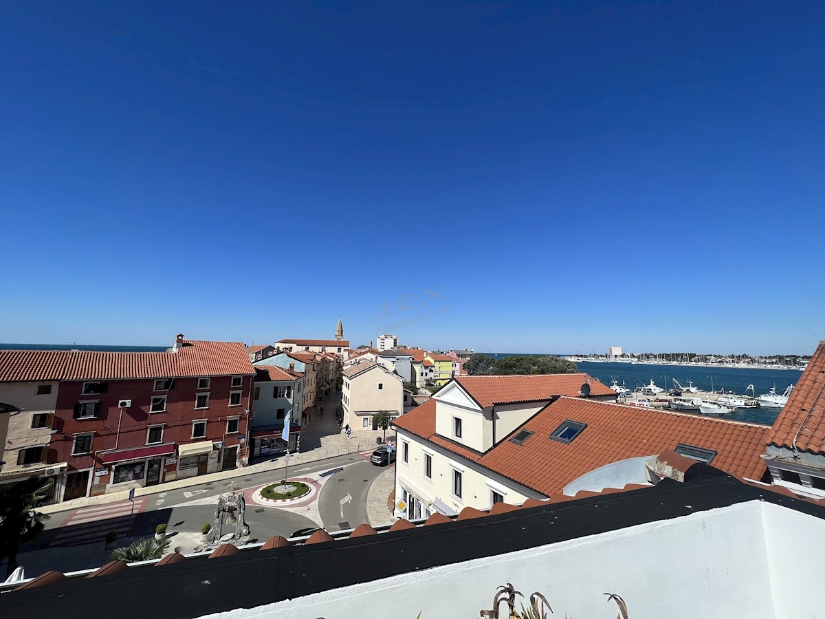 Un appartamento unico nel centro di Umago con vista sul mare