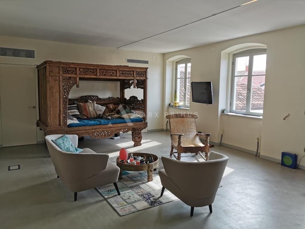 Jedinstven stan u centru Umaga s pogledom na more