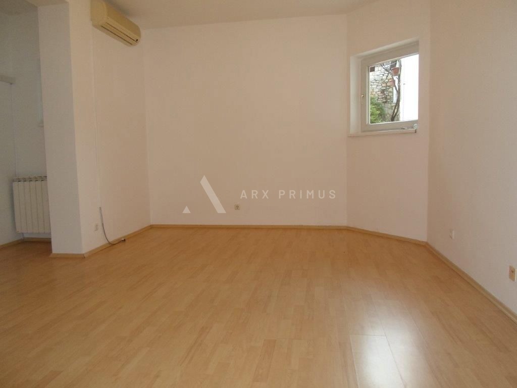 Zgrada u Puli na odličnoj lokaciji