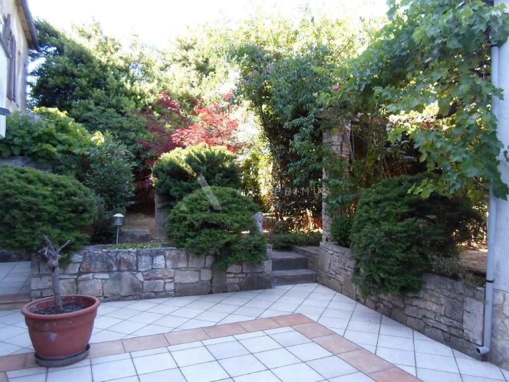 Zgrada u Puli na odličnoj lokaciji