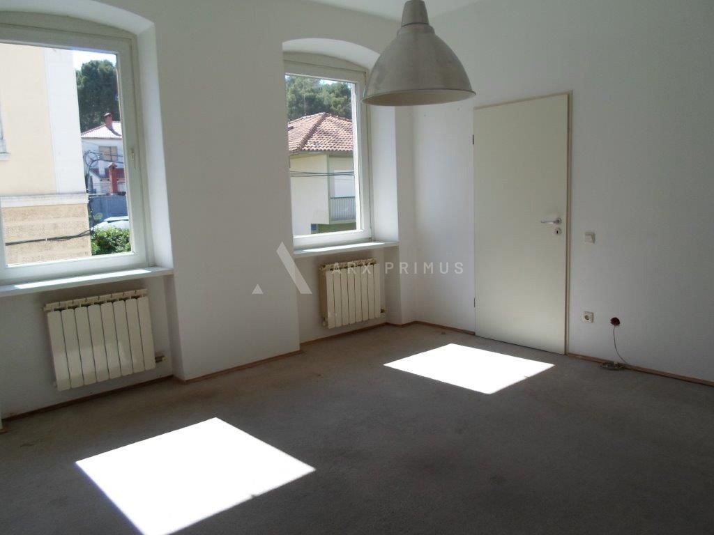 Zgrada u Puli na odličnoj lokaciji